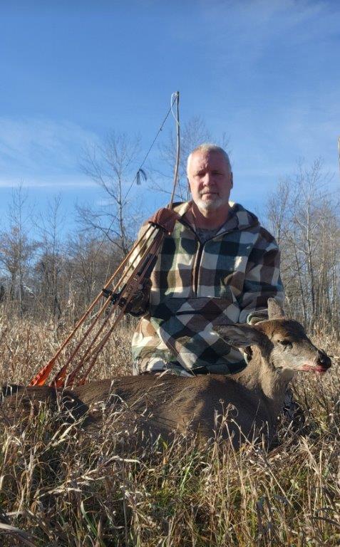 joe-with-deer bow hunting